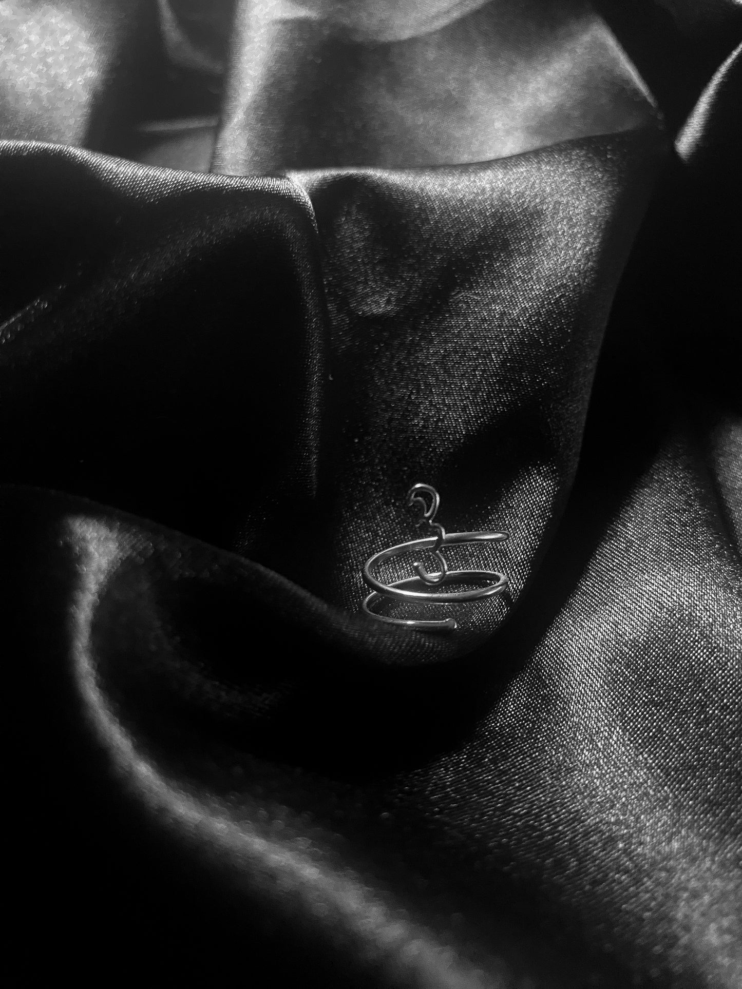 Spirale de rébellion, Argent